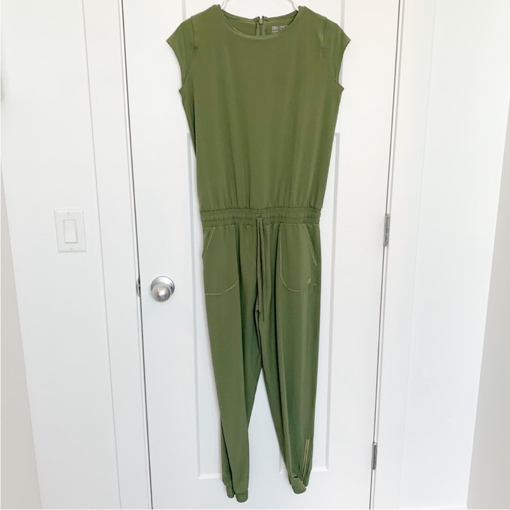 Albion fit XS sage jumpsuit never worn!